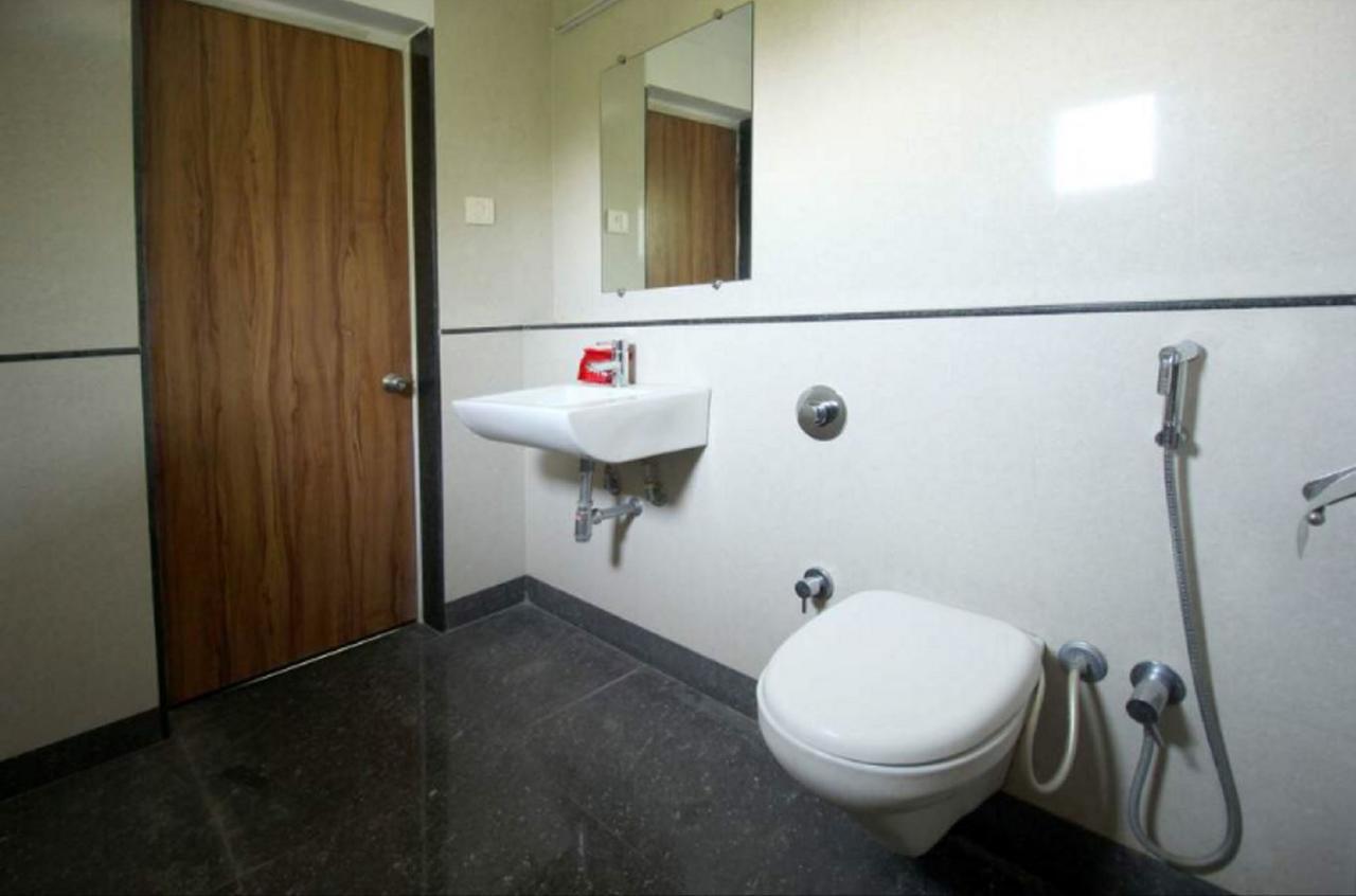 Hotel Executive Surat Eksteriør bilde