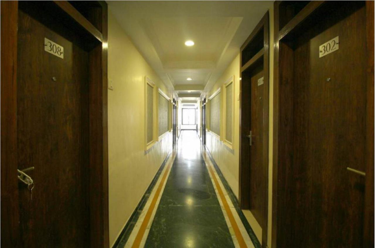 Hotel Executive Surat Eksteriør bilde