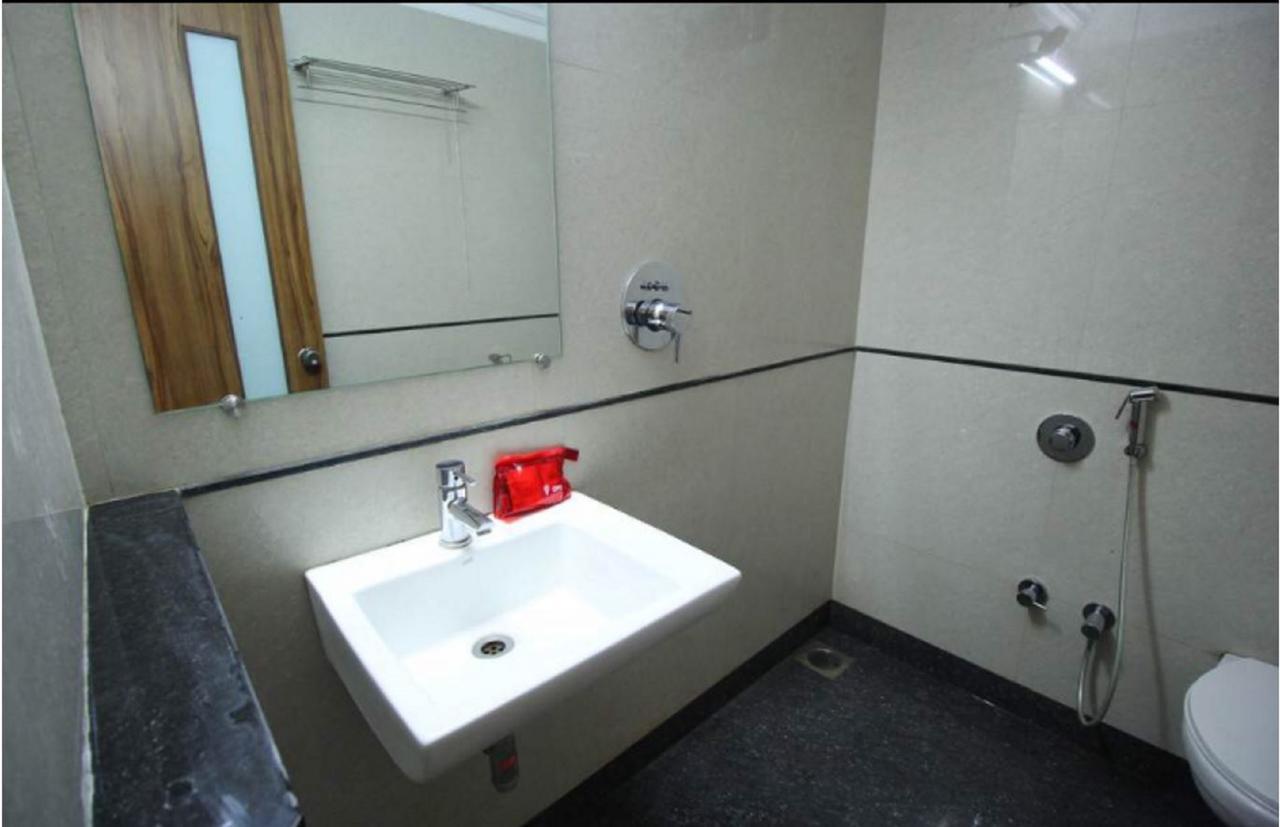 Hotel Executive Surat Eksteriør bilde