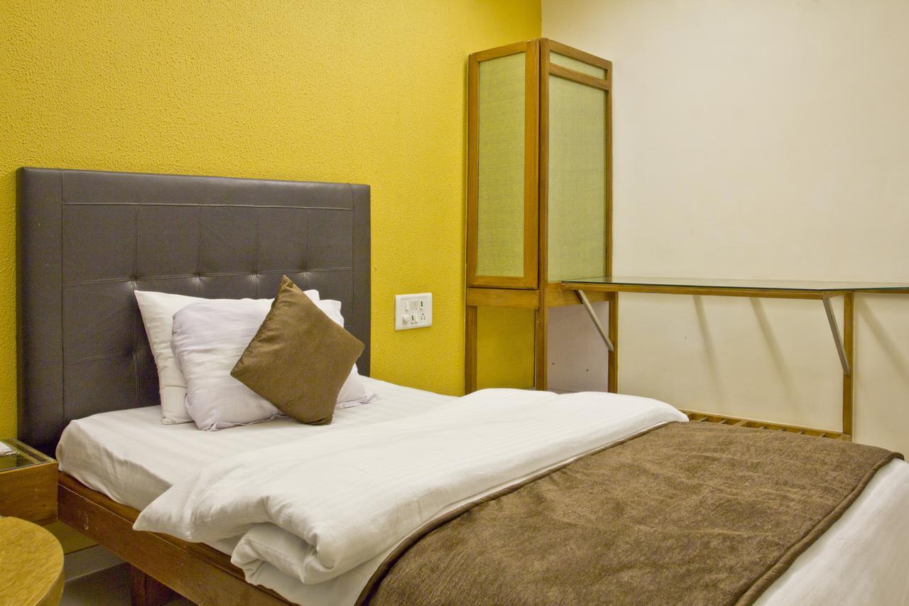 Hotel Executive Surat Eksteriør bilde
